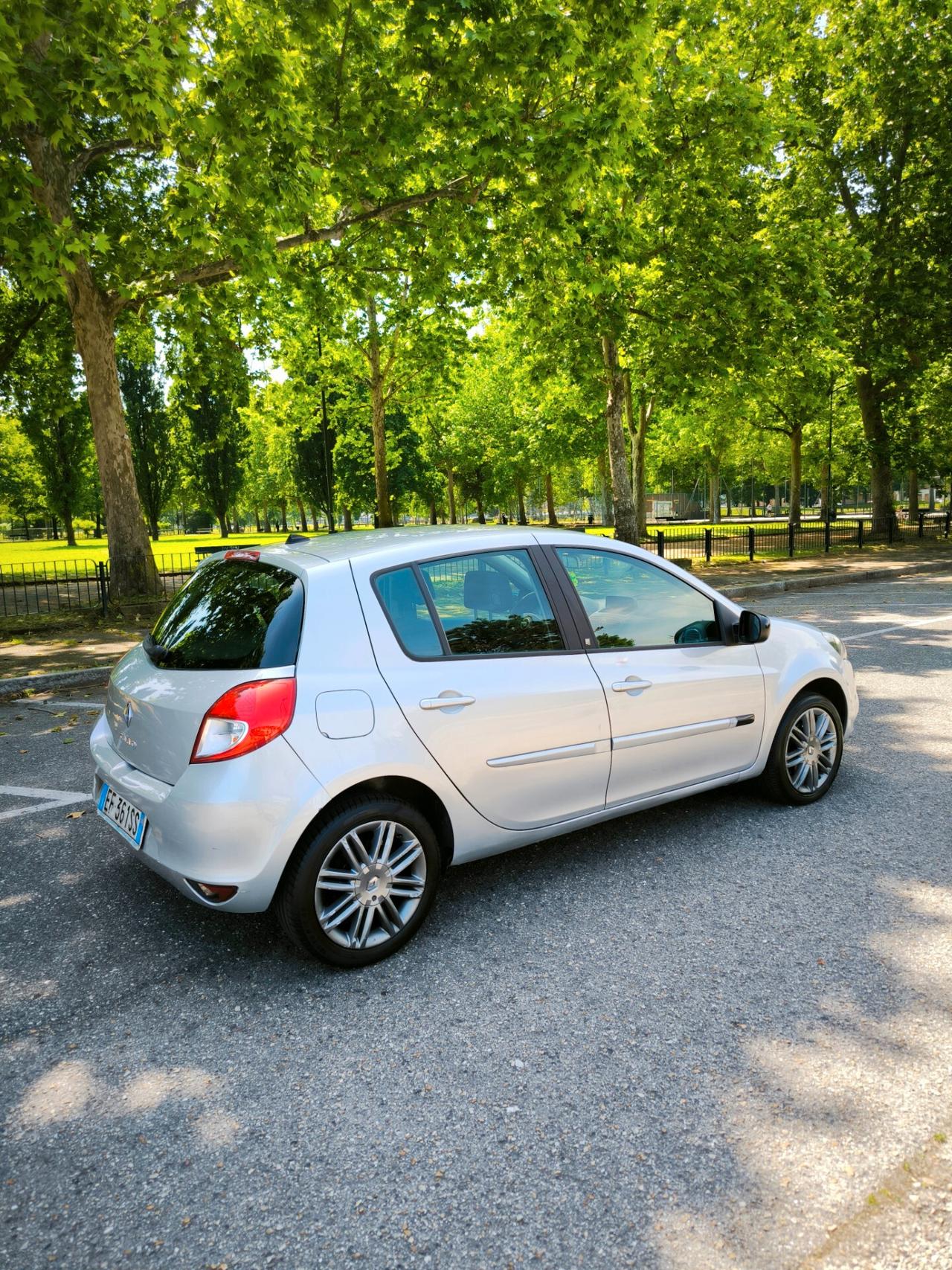 Renault Clio 1.2 16V 5 porte Luxe NEOPATENTATI