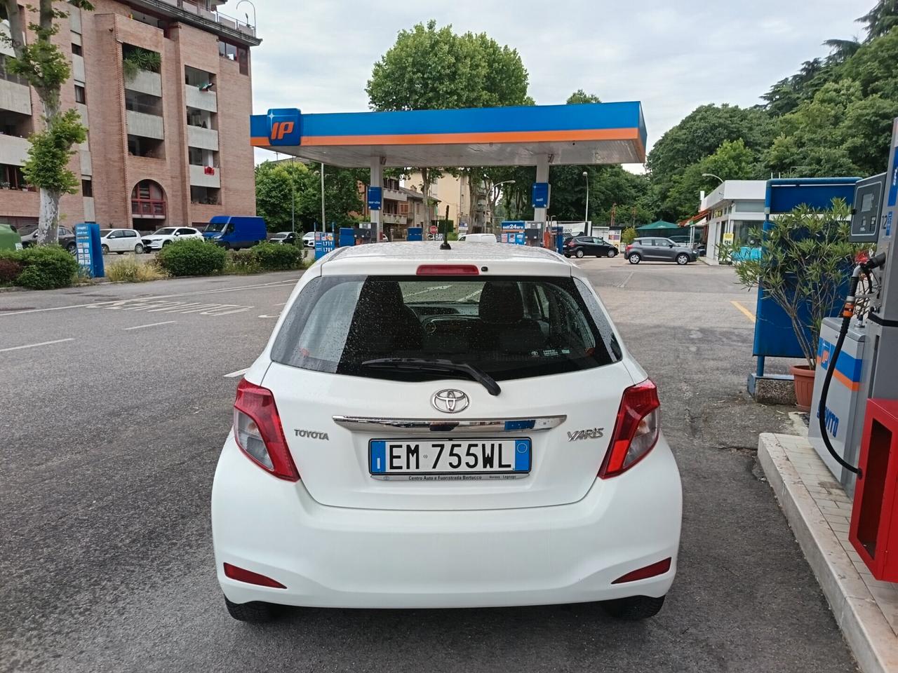 Toyota Yaris Lounge 1.0 benz2012 km originali!!!