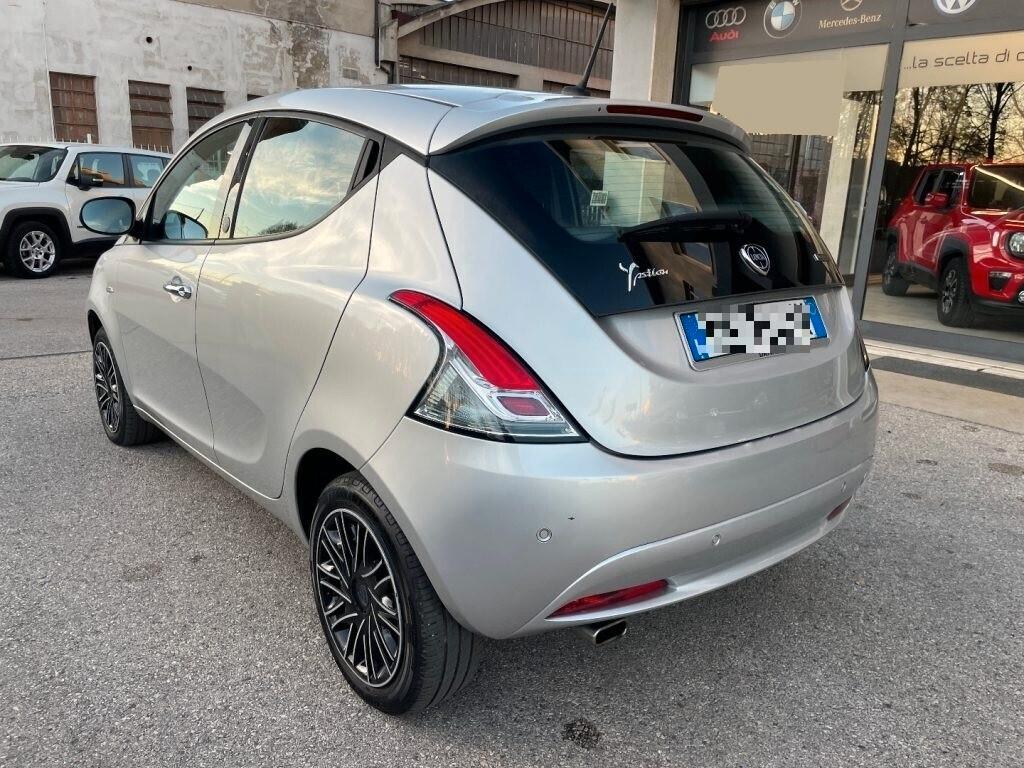 Lancia Ypsilon 1.0 FireFly