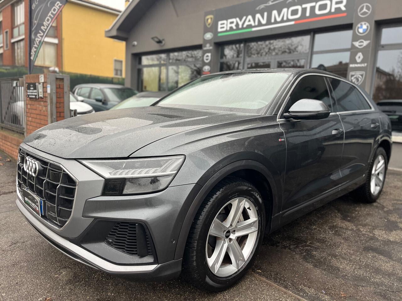 Audi Q8 55 TFSI quattro tiptronic