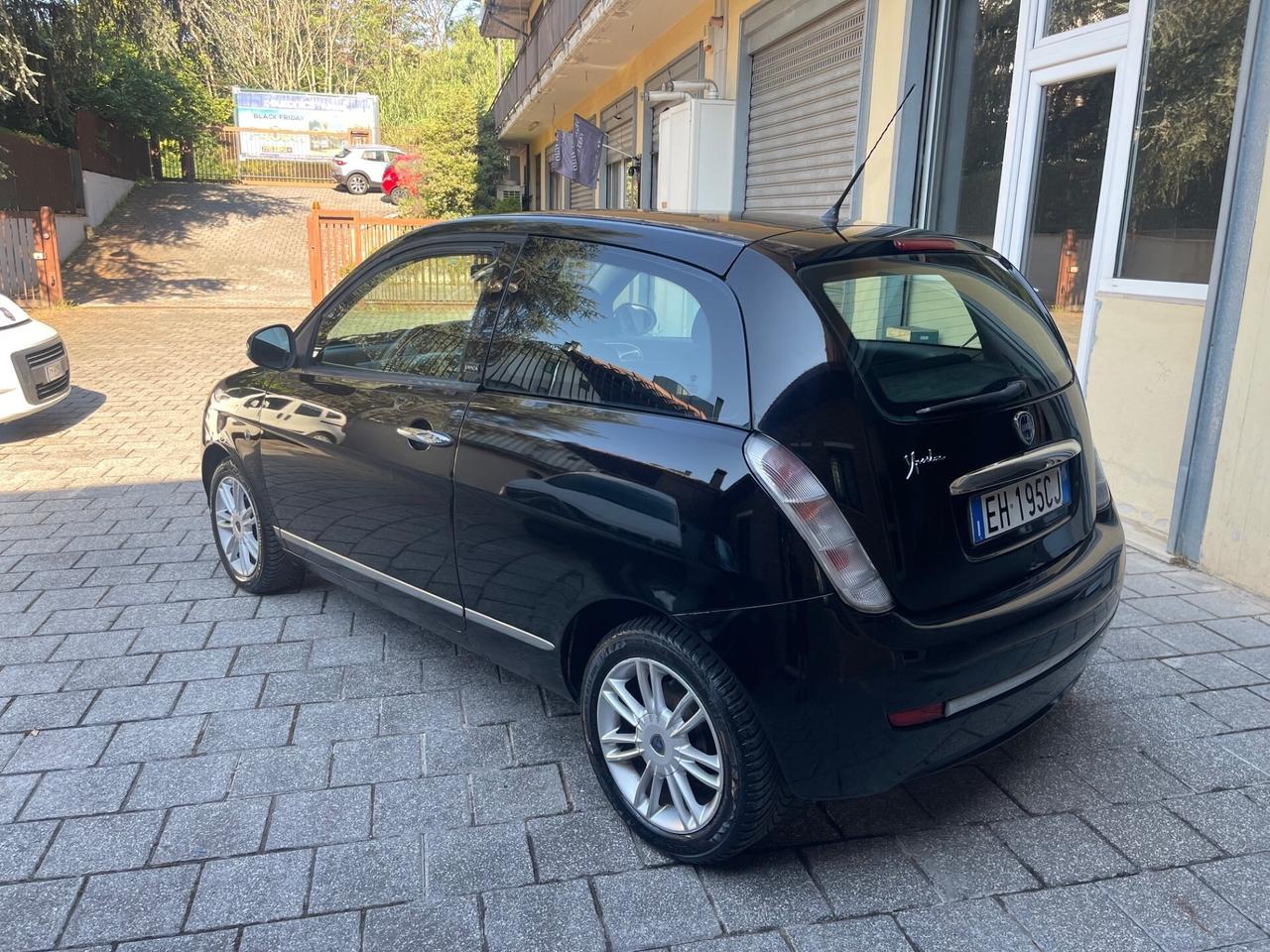 Lancia Ypsilon 1.2 69 CV Unyca