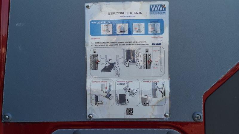 Volkswagen Crafter 35 2.0 TDI 140CV PL-TA Furgone con rampa moto