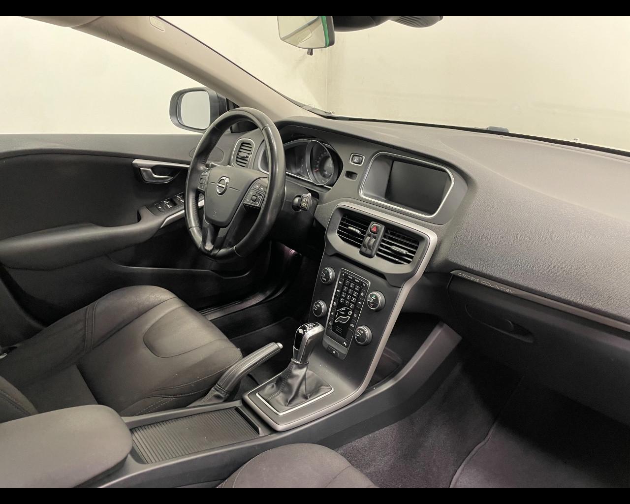 VOLVO V40 D2 CROSS COUNTRY BUSINESS