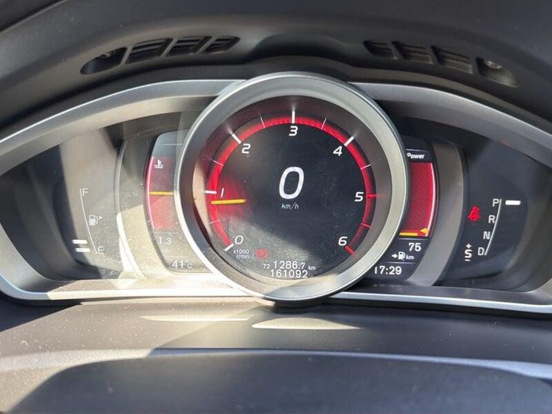 Volvo V40 D4 Geartronic R-Design Momentum