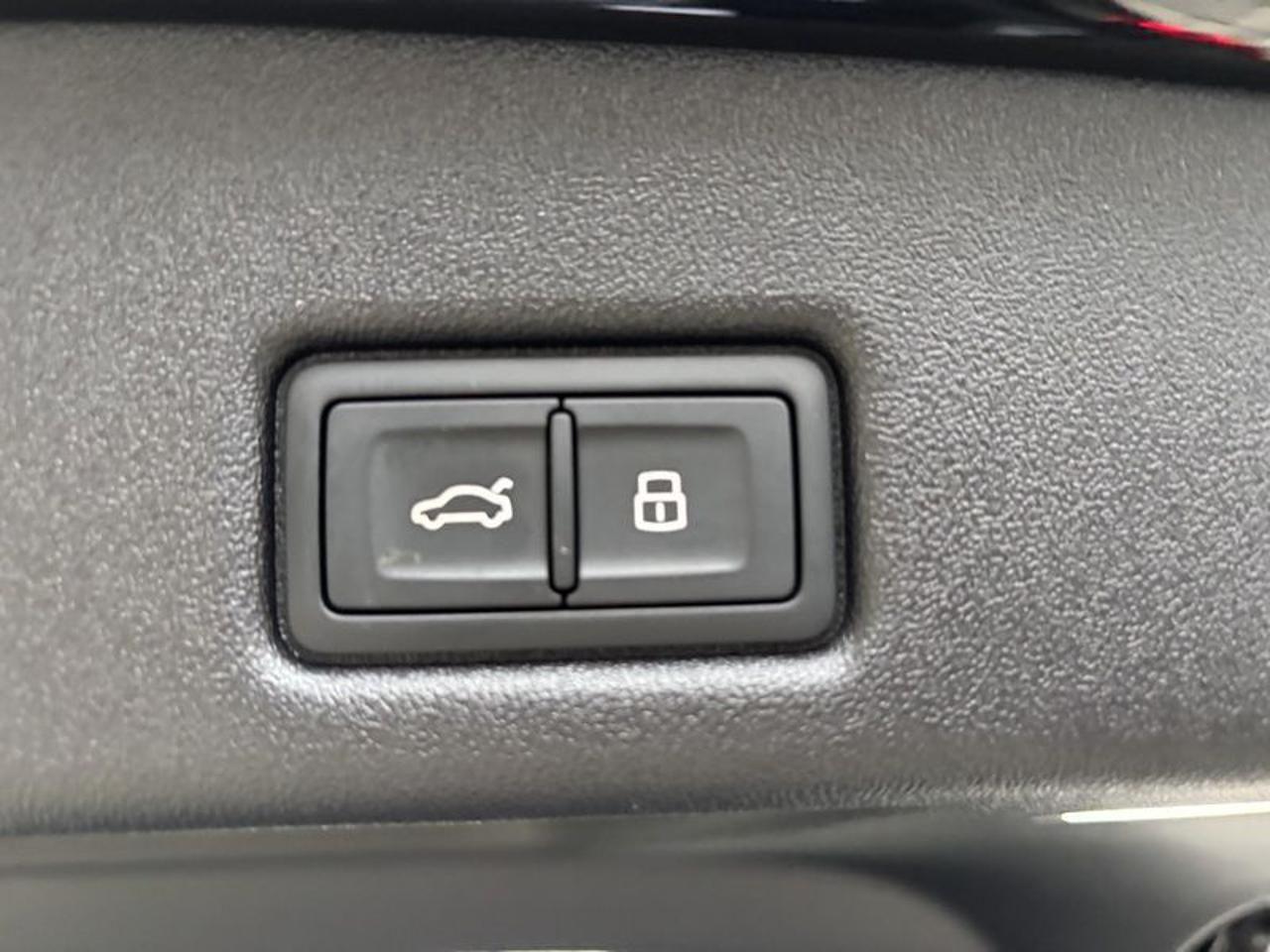 Audi Q5 SPB 40 TDI 204 CV quattro S tronic Identity Black