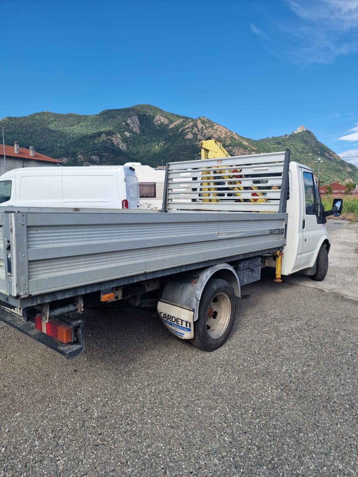 Autocarro Ford con gru del 2001 in saldo 154