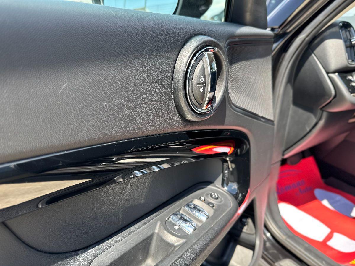 MINI - Countryman Mini 2.0 Cooper D auto#FARI FULL LED!