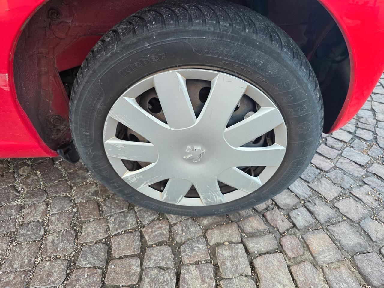 Peugeot 107 1.0 68CV 3p. Sweet Years con 190.000km