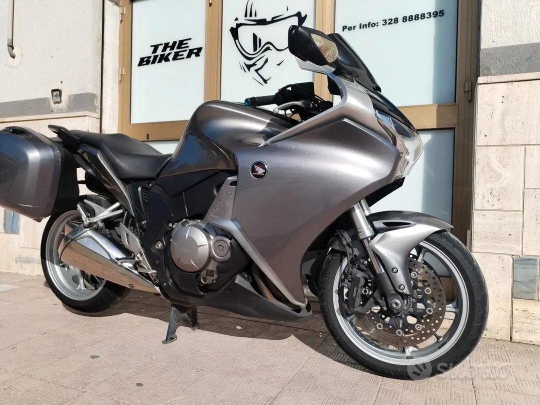 Honda VFR 1200 F V4 173 cv