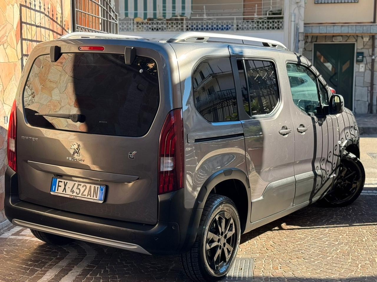 Peugeot Rifter BlueHDi 130 S&S EAT8 GT Line Standard