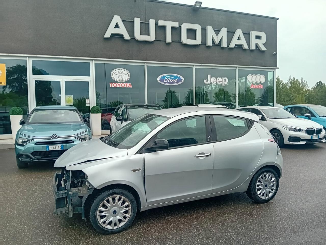 Lancia Ypsilon 1.2 8v Silver INCIDENTATA
