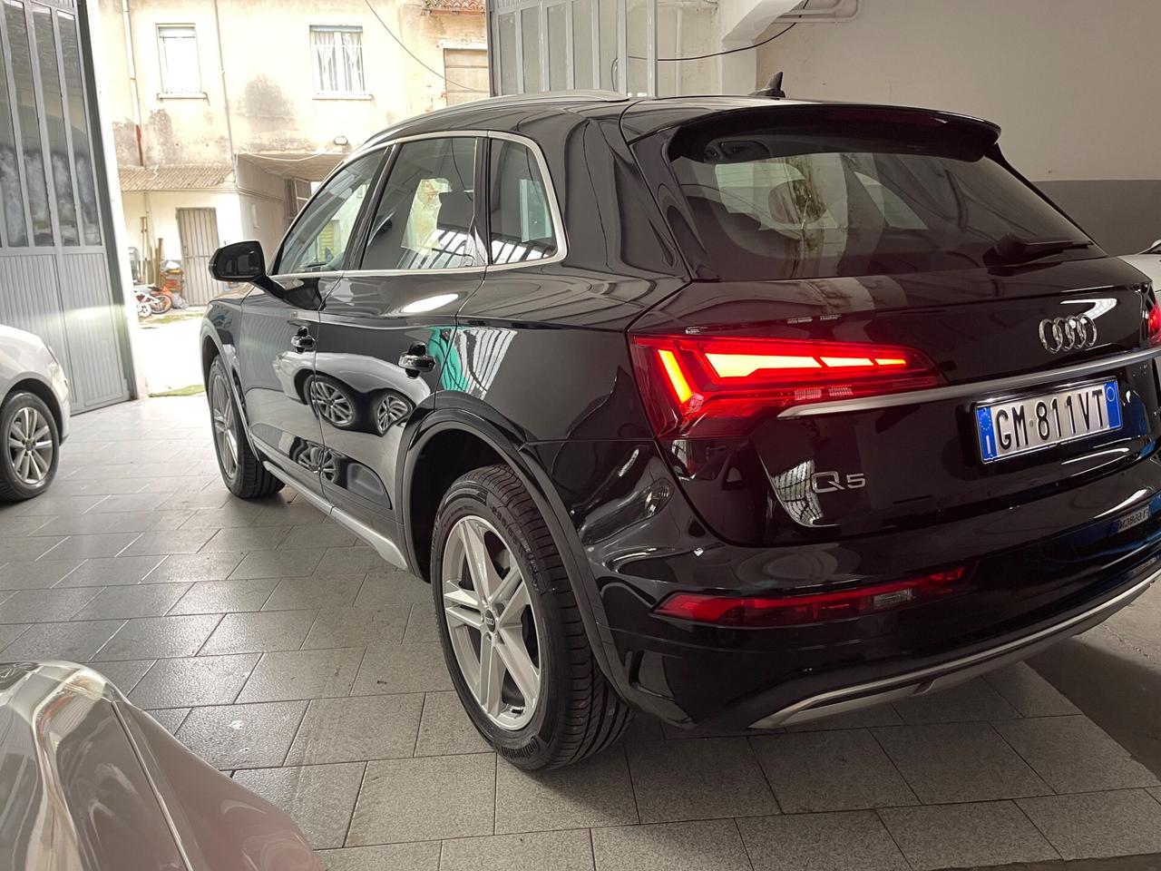Audi Q5 40 TDI 204 CV quattro S tronic Identity Black