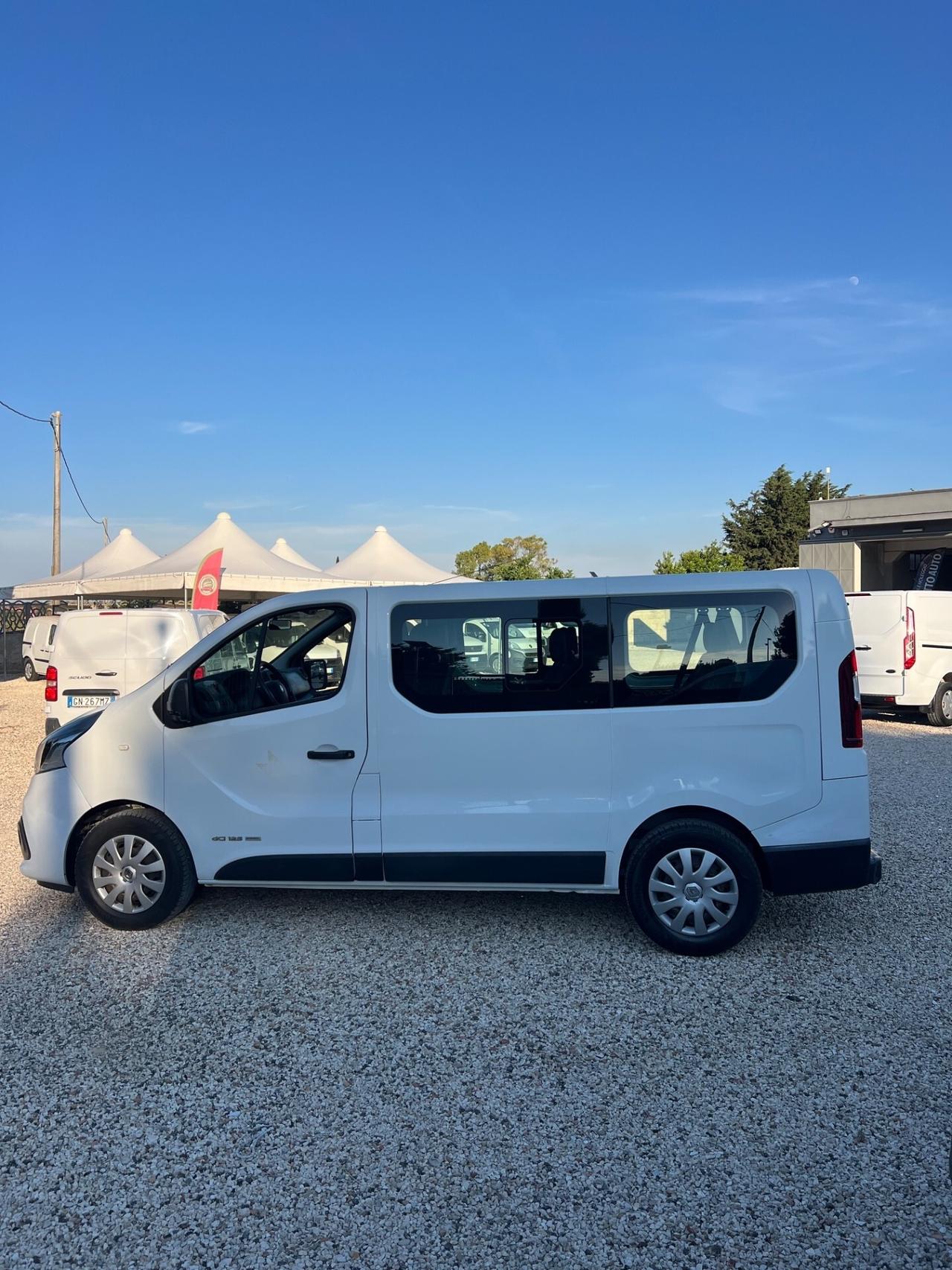 Renault Trafic 9 posti auto iva deducibile