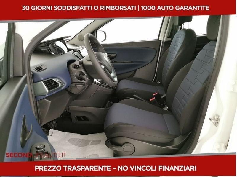 Lancia Ypsilon My24 1.0 Firefly 70 CvStart&Stop Hybrid Platino