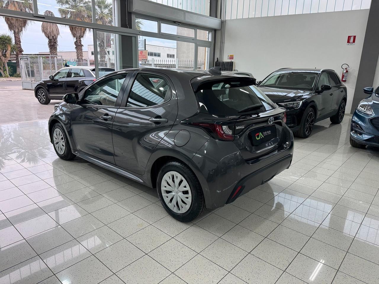 Yaris 1.5Hybrid Busines NAVI TELECAMERA BELLA