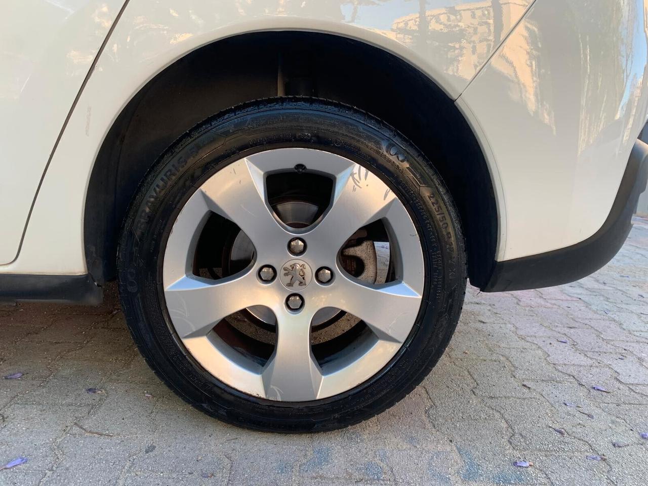 Peugeot 3008 1.6 HDi 115CV STILE