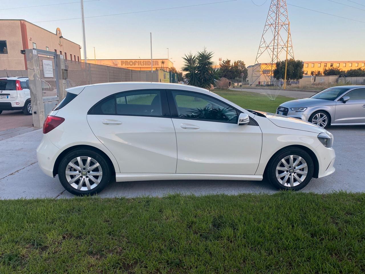 Mercedes-benz A 180 Business *13900Km