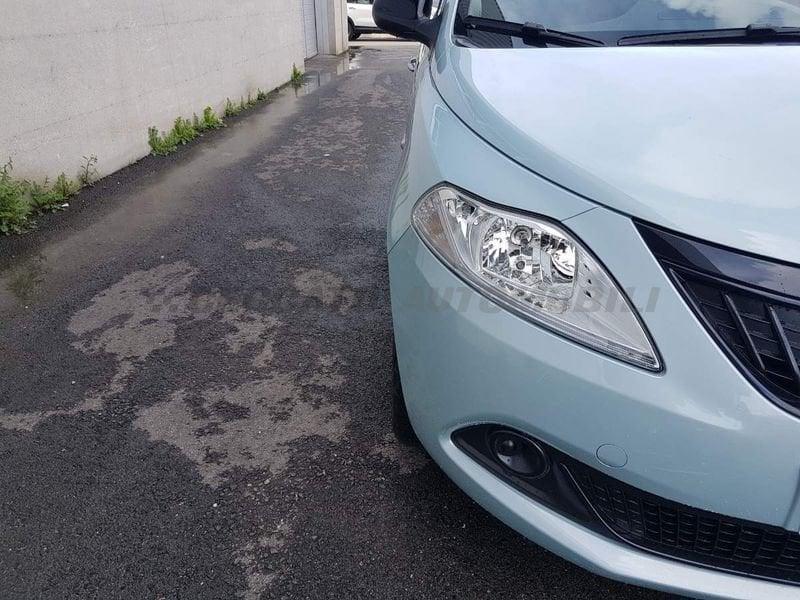 Lancia Ypsilon 1.0 firefly hybrid Oro s&s 70cv