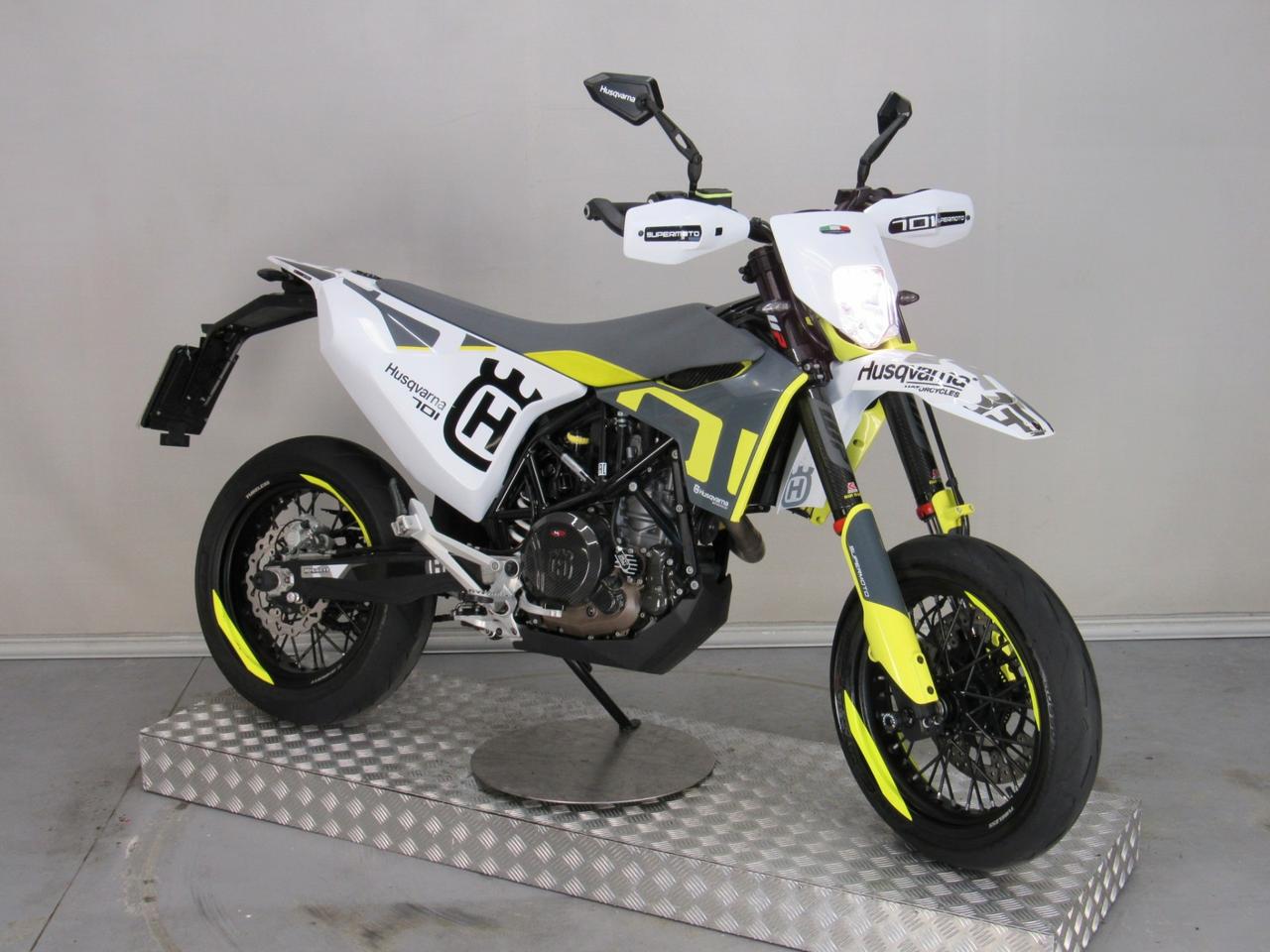 Husqvarna 701 Supermoto SUPERMOTO