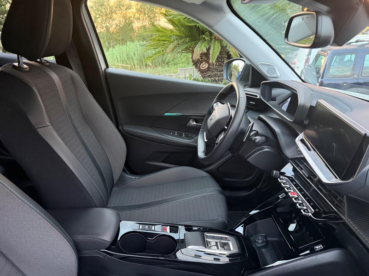Peugeot 2008 BlueHDi cambio automatico permute e finanziamenti