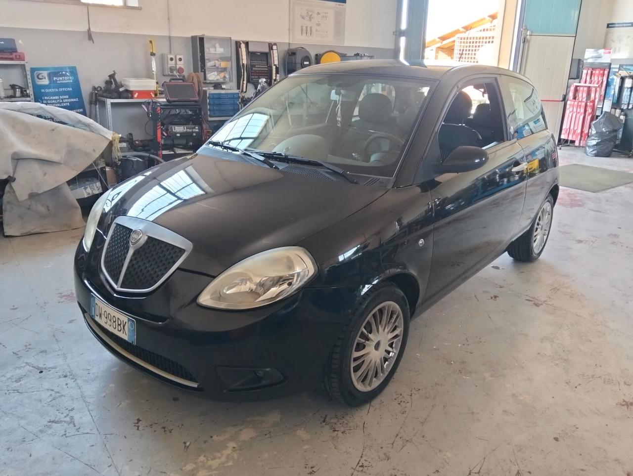 Lancia Ypsilon 1.4 Argento gpl serie