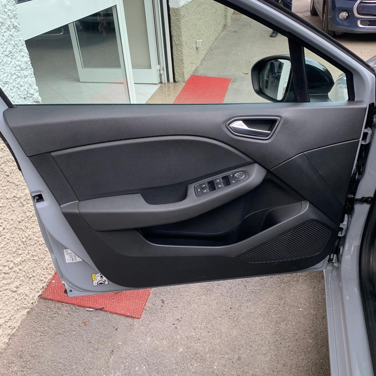 Renault Clio TCe 90 Evolution – 08/2024 | 5.154 km – PARI AL NUOVO