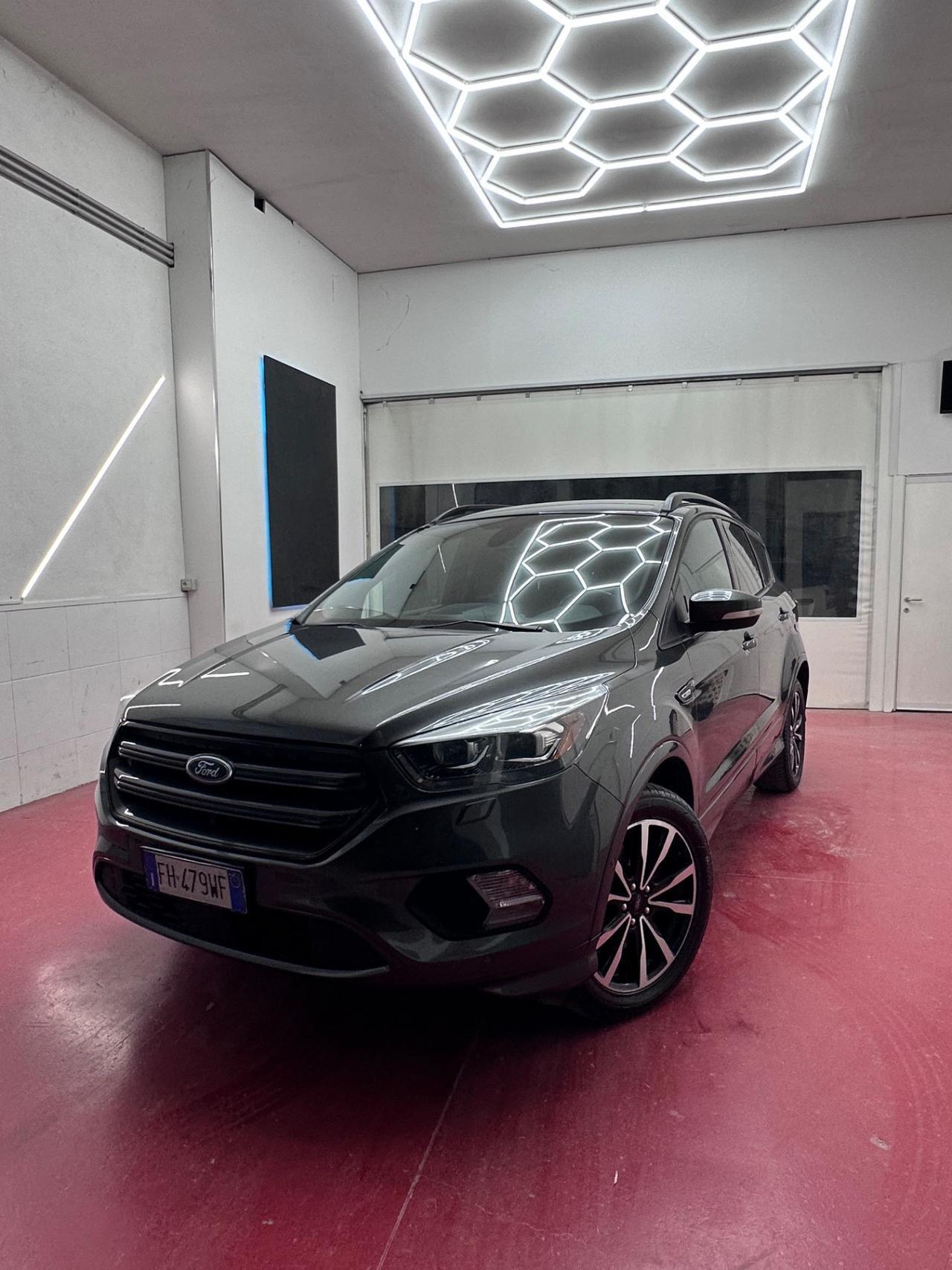 Ford Kuga 1.5 TDCI 120 CV S&S 2WD ST-Line