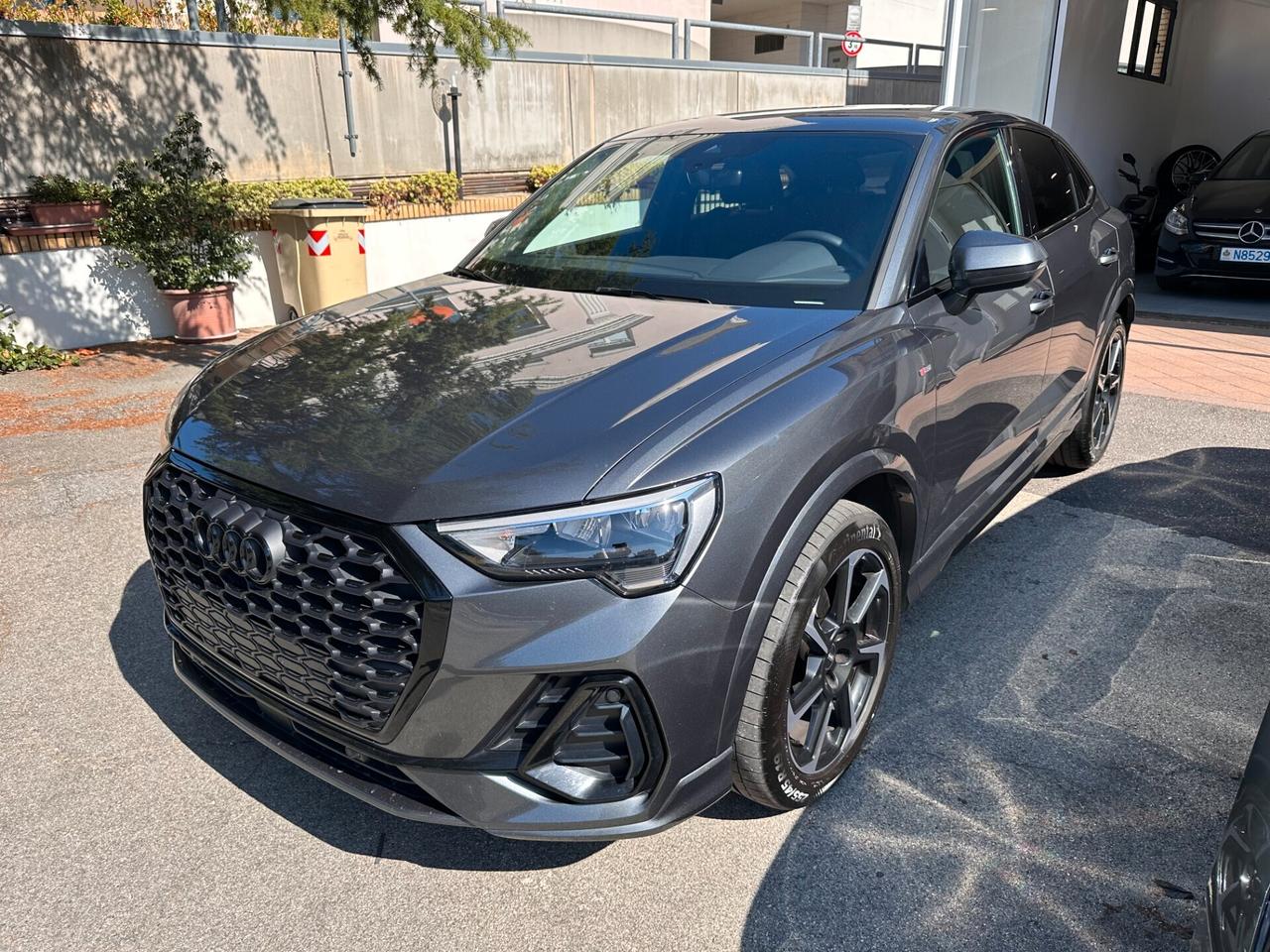 Audi Q3 SPORTBACK 35 TDI S tronic S line Edition / PELLE / R19