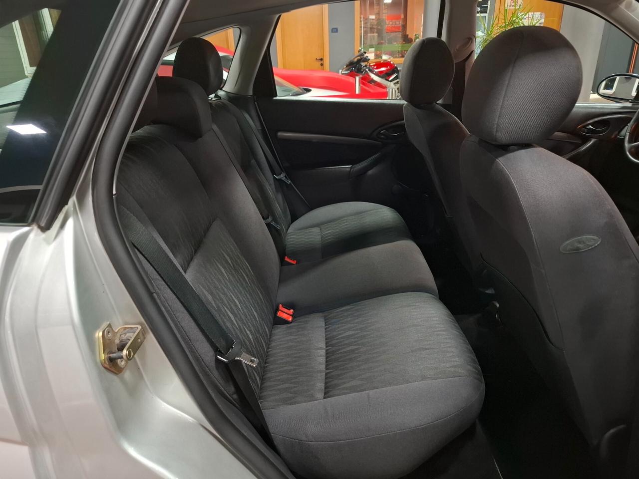 Ford Focus 1.6 benzina Neopatentato