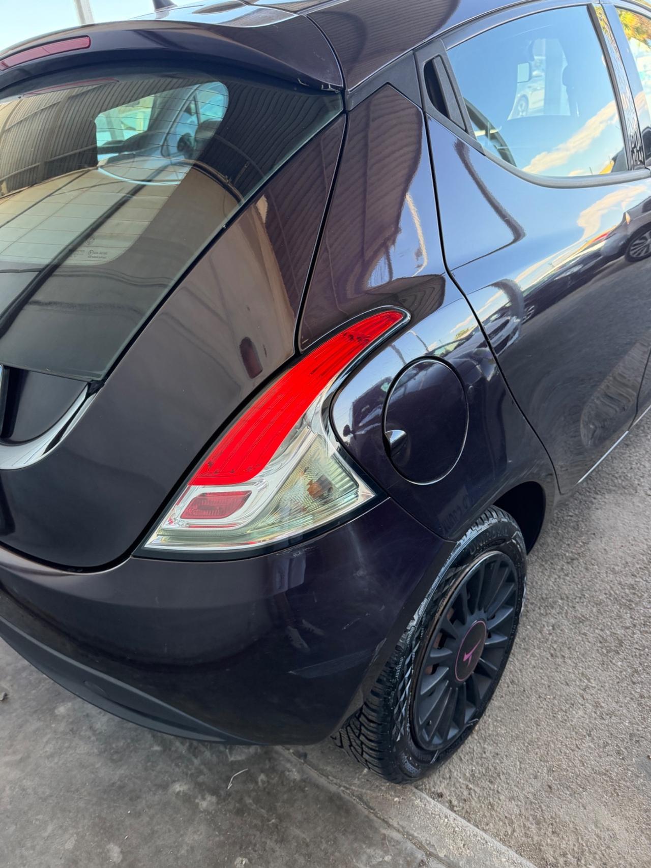 Lancia Ypsilon 1.2 69 CV 5 porte S&S Platinum