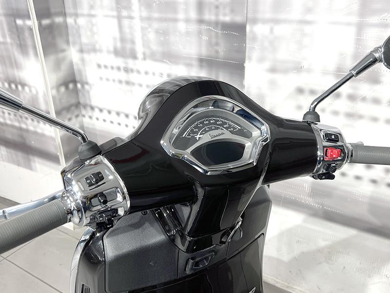 Piaggio Vespa GTS 300 HPE