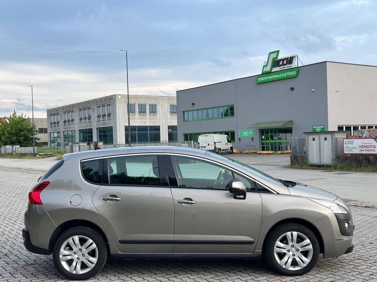 Peugeot 3008 1.6 e-HDi 112CV cambio robotizzato S.&S. Business