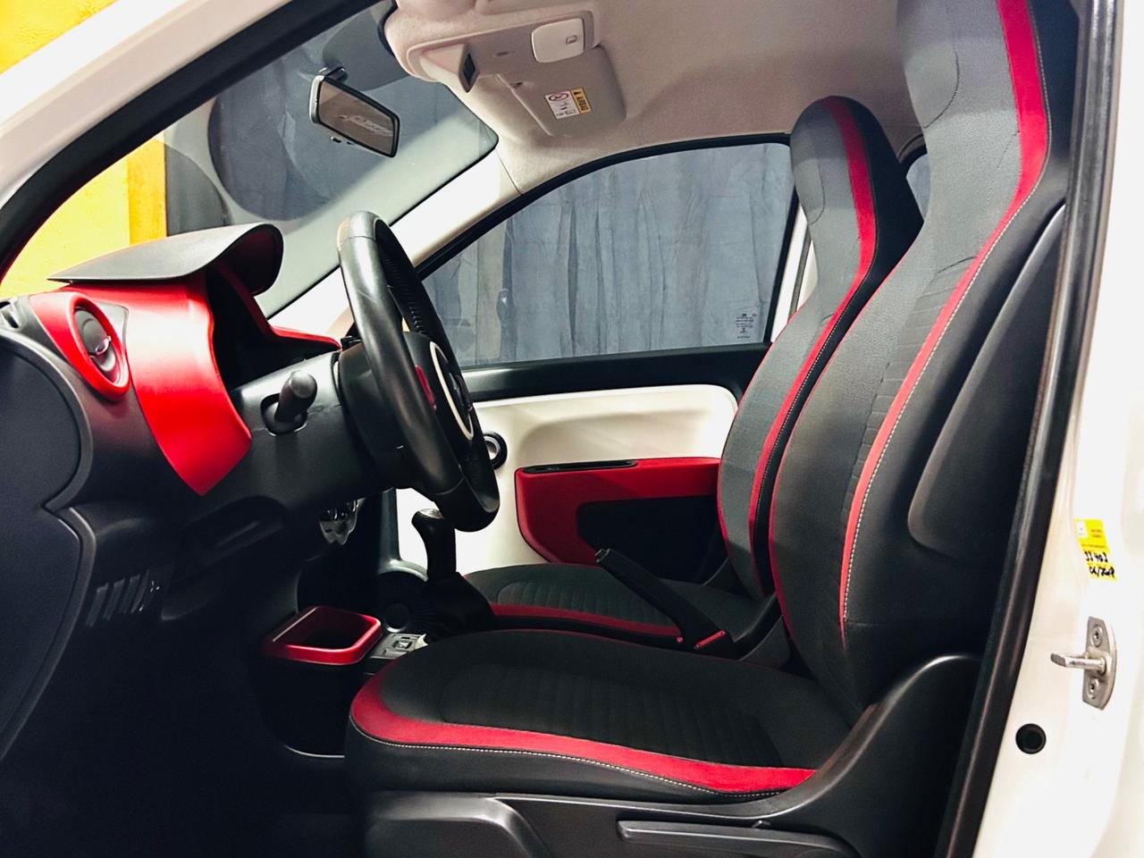 RENAULT TWINGO SCe BIANCA 1.0 BENZINA CON SOLI 40.219 KM.