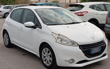 Peugeot 208 1.4 HDi 68 CV 5 porte Allure