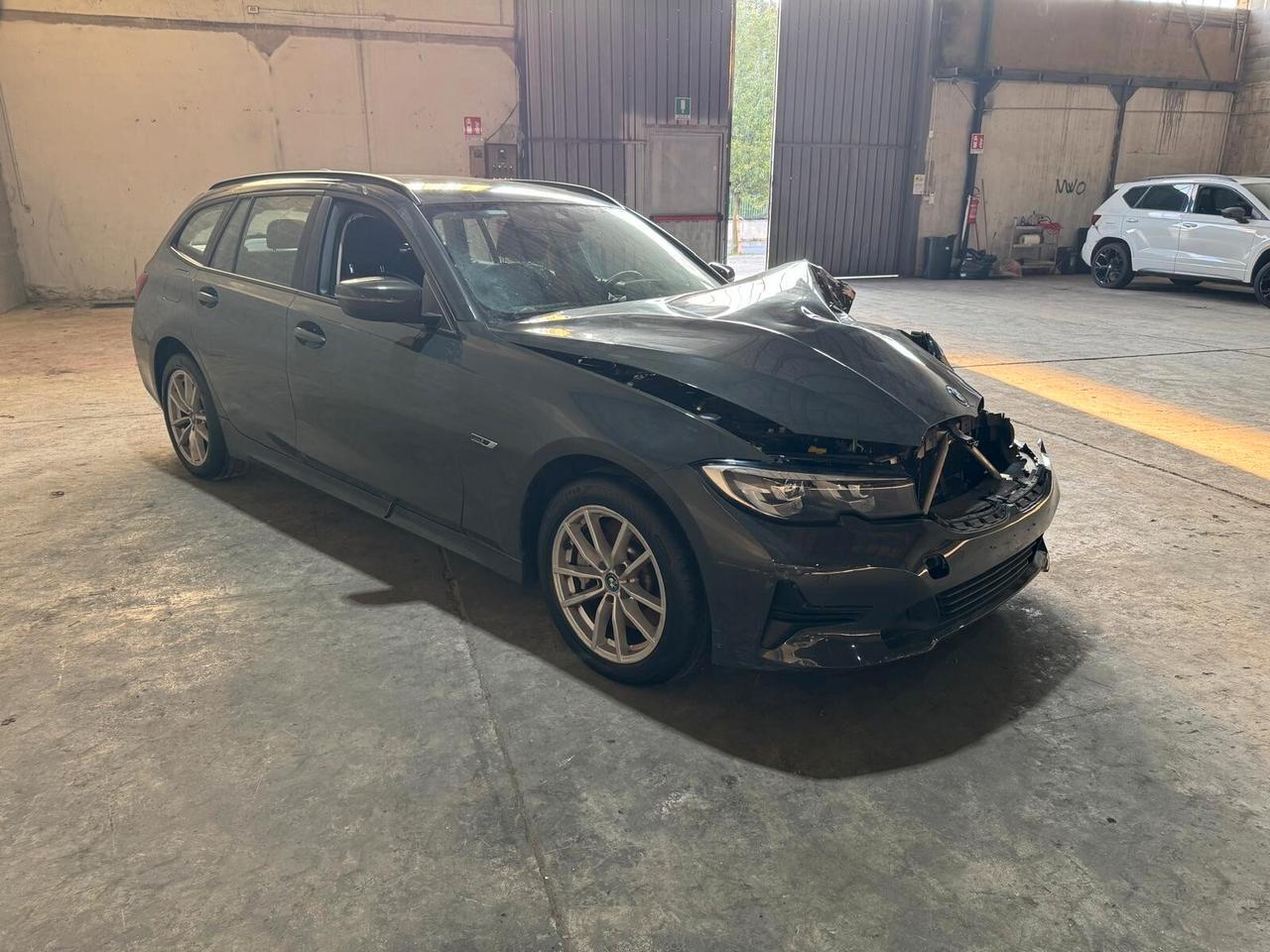 BMW 330 G21 330e Touring xdrive Business Advantage auto