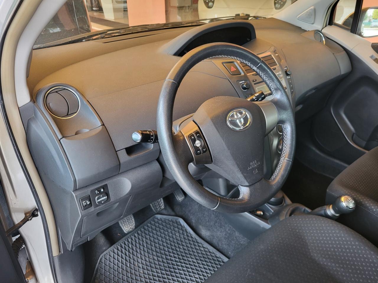 Toyota Yaris 1.0 5 porte
