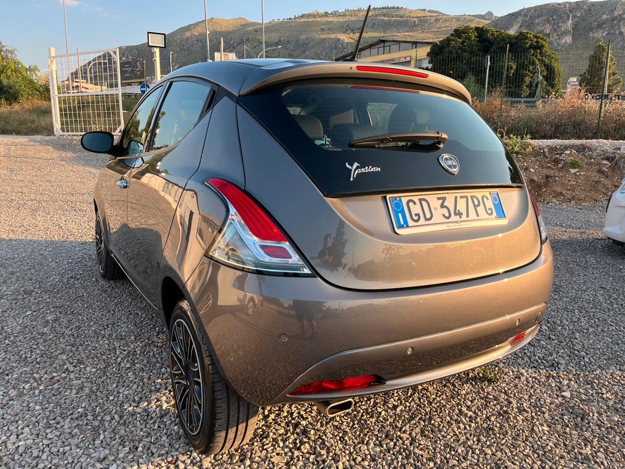 Lancia Y