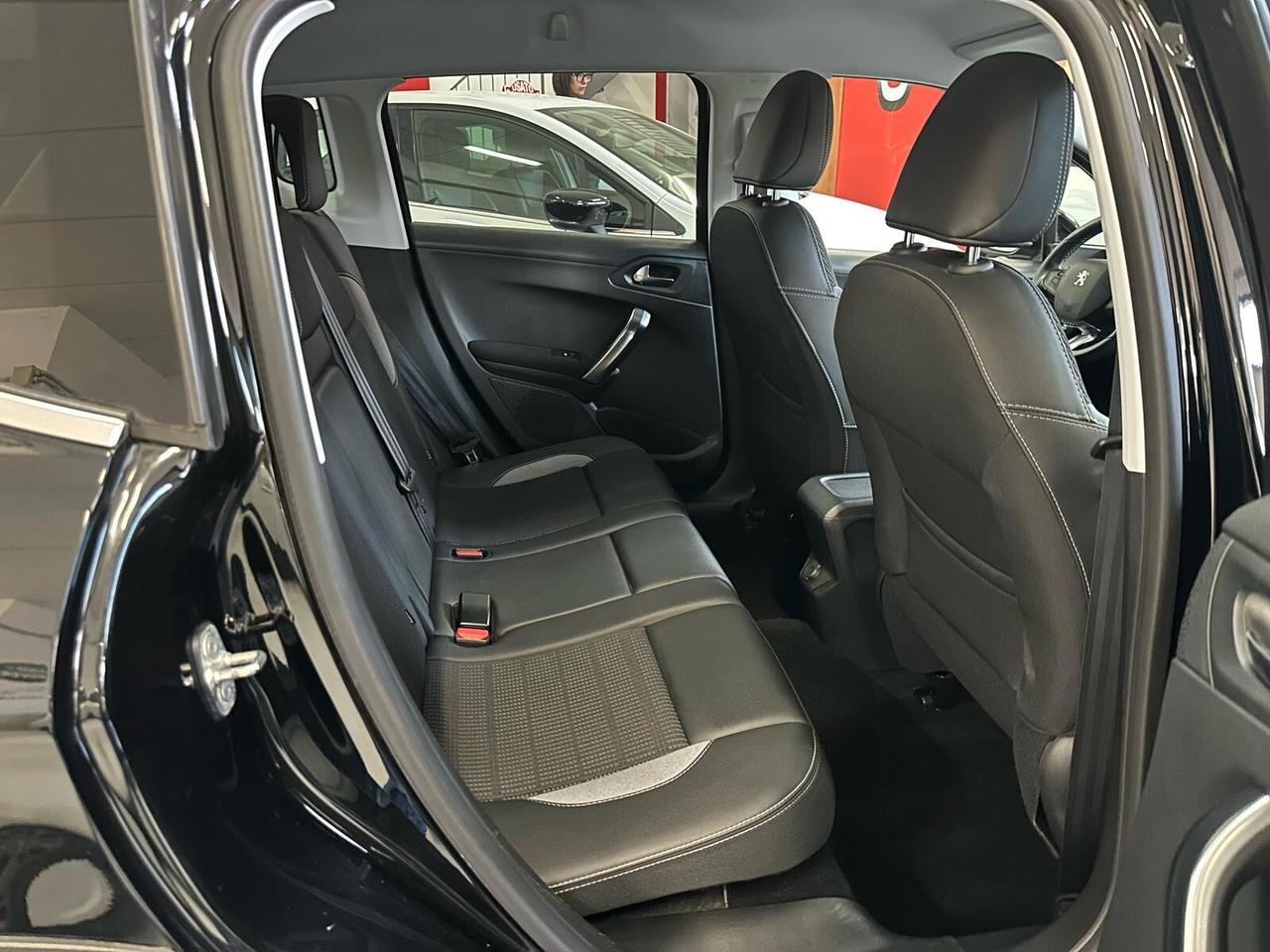 Peugeot 2008 BlueHDi 100 Allure