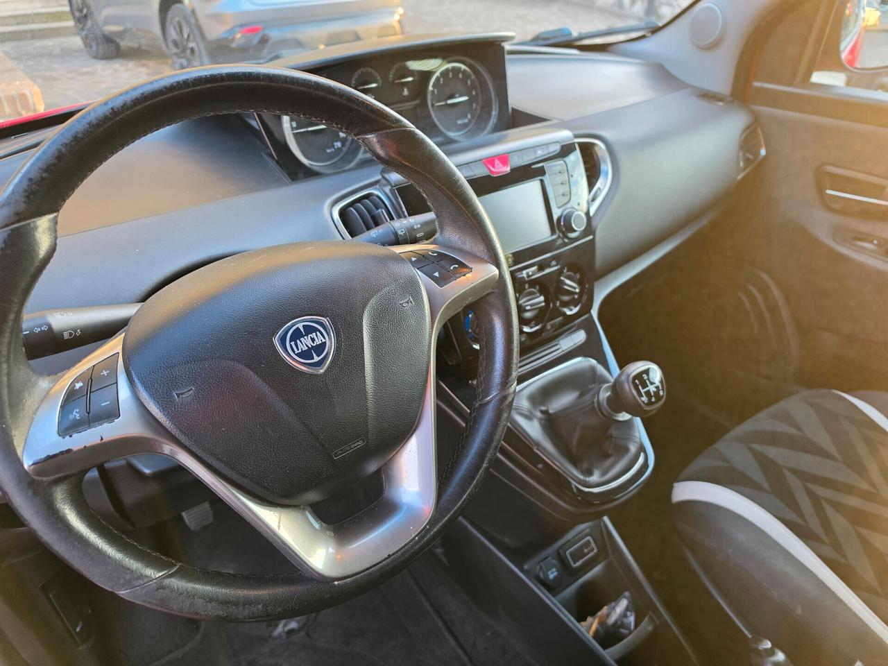 Lancia Ypsilon 1.2 69 CV 5 porte Silver