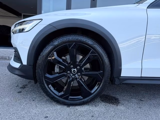 VOLVO V60 Cross Country B4 (d) AWD 197CV TETTO ARIBILE/R20
