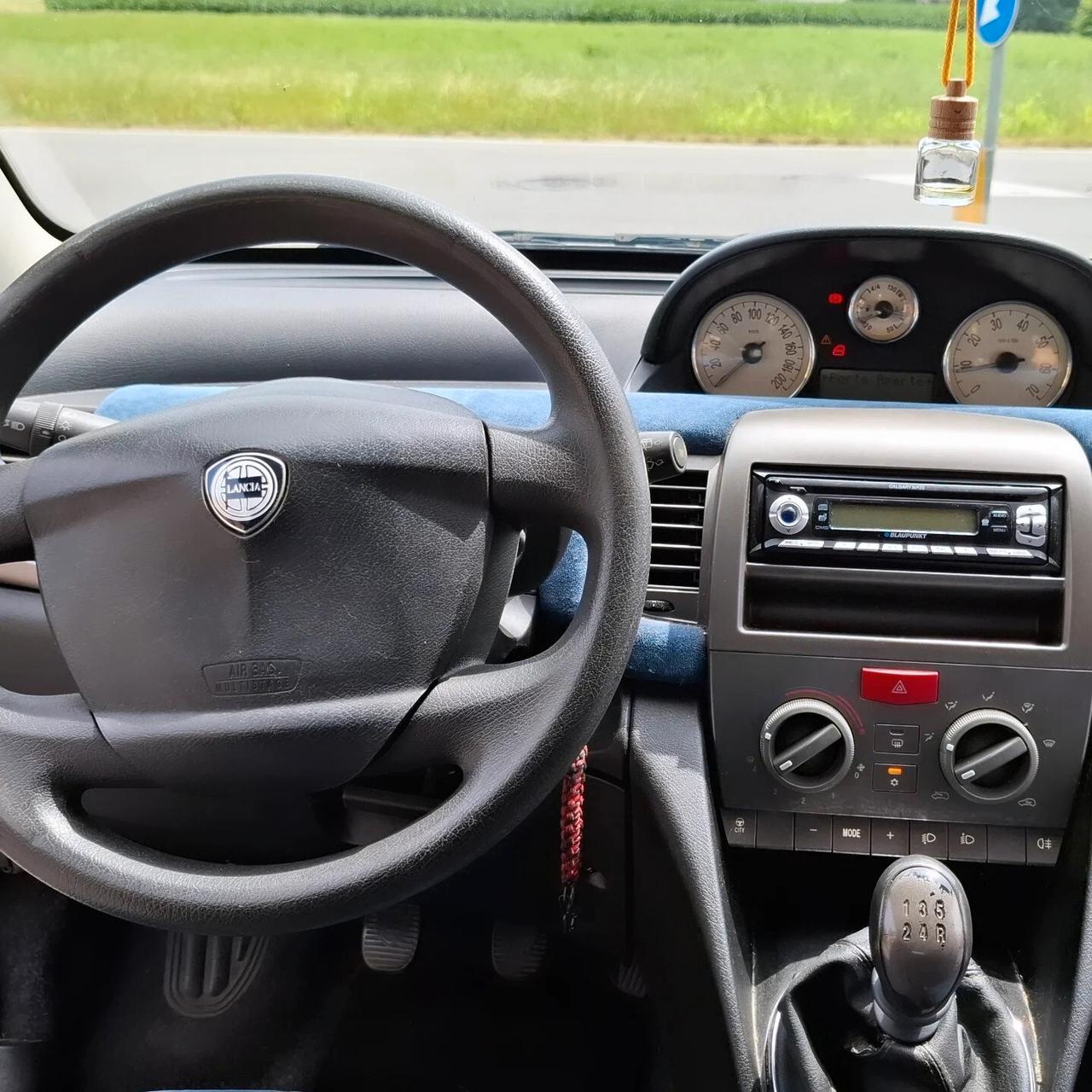 Lancia Ypsilon 1.2 16V Argento