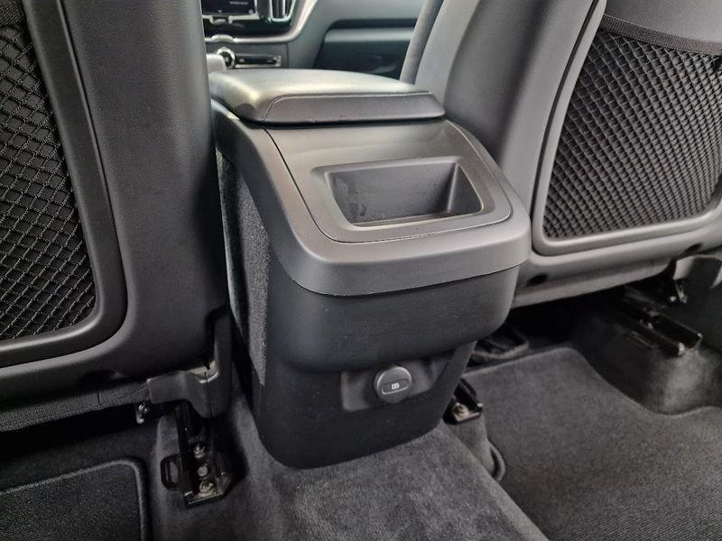 Volvo XC60 B4 (d) AWD Geartronic Momentum AUTOCARRO N1