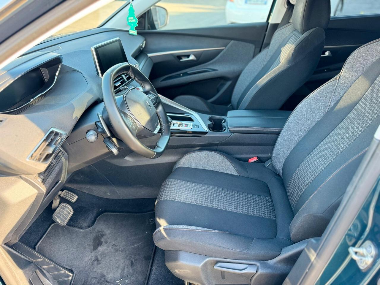 Peugeot 5008 1.5 Diesel 130cv EAT8 Active garanzia 12 mesi possibilita di finanziamento in sede