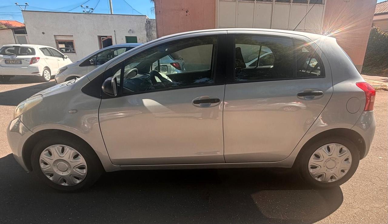 Toyota Yaris 1.0 5 porte