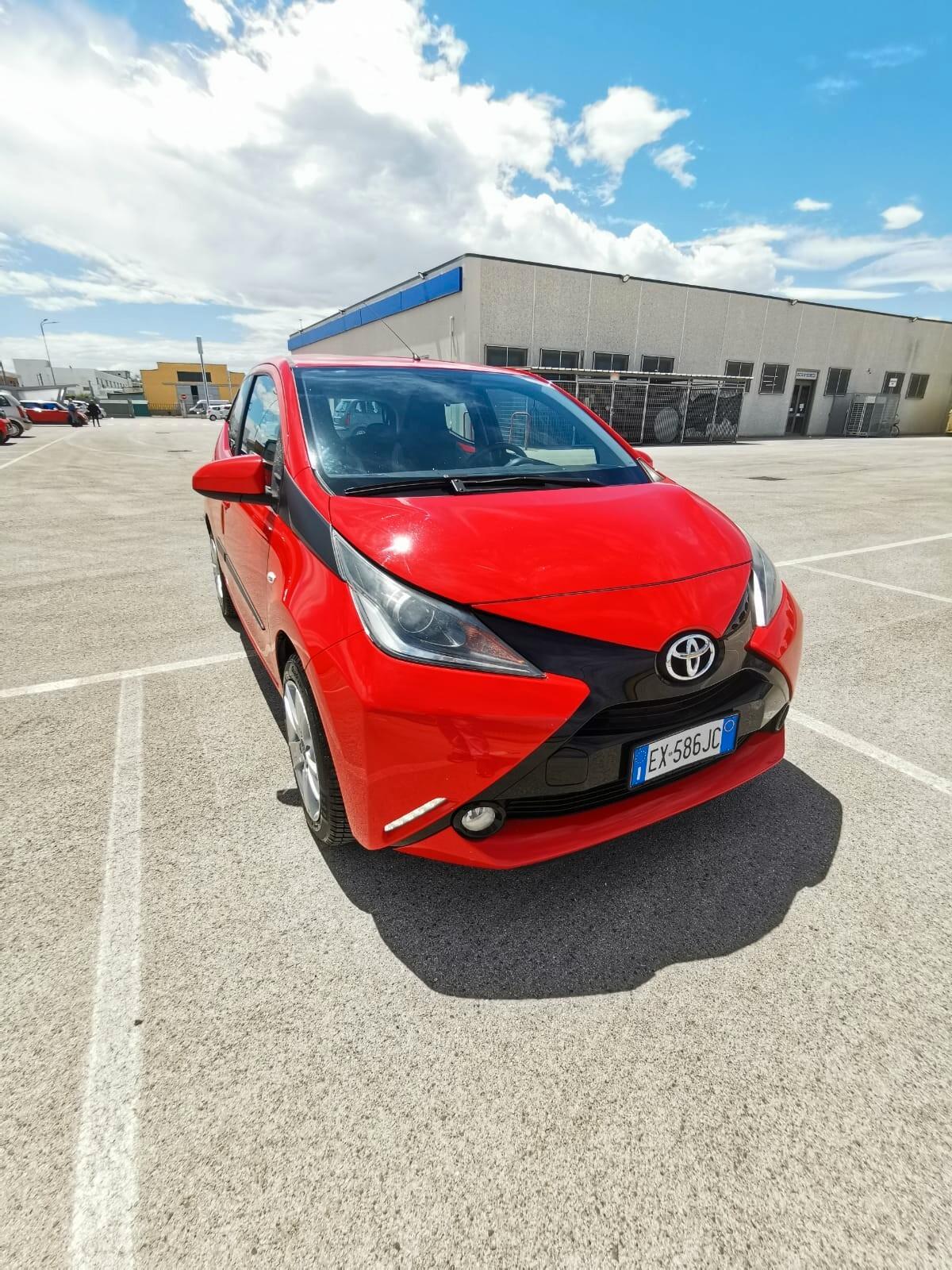 Toyota Aygo 1.0 VVT-i 69 CV 5P. x-cool 2014