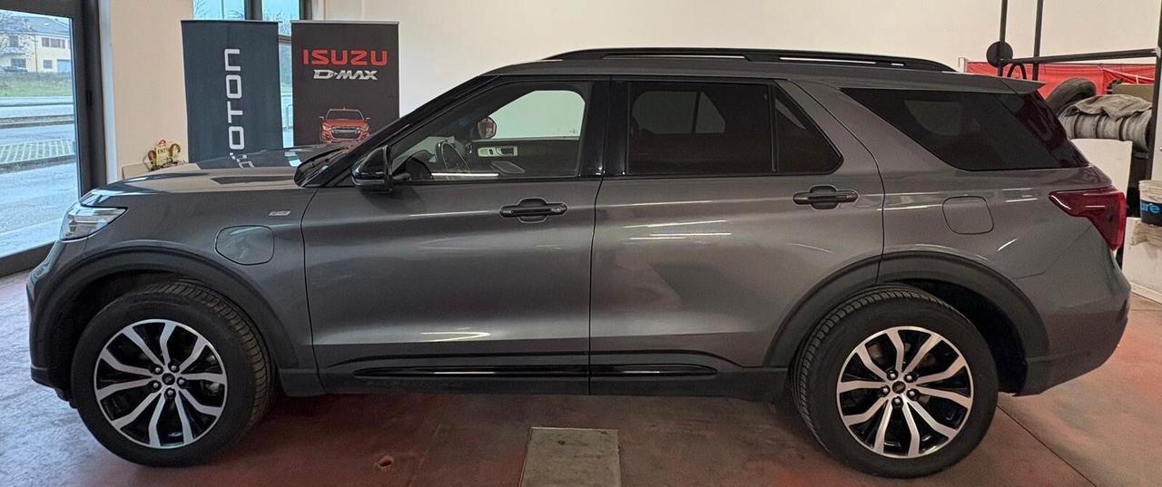 FORD EXPLORER HIBRID 4X4 CAMBIO AUT. ELETTRICA -Benz. 2.8 CV 363 Km 122. 344 garanzia 12 mesi