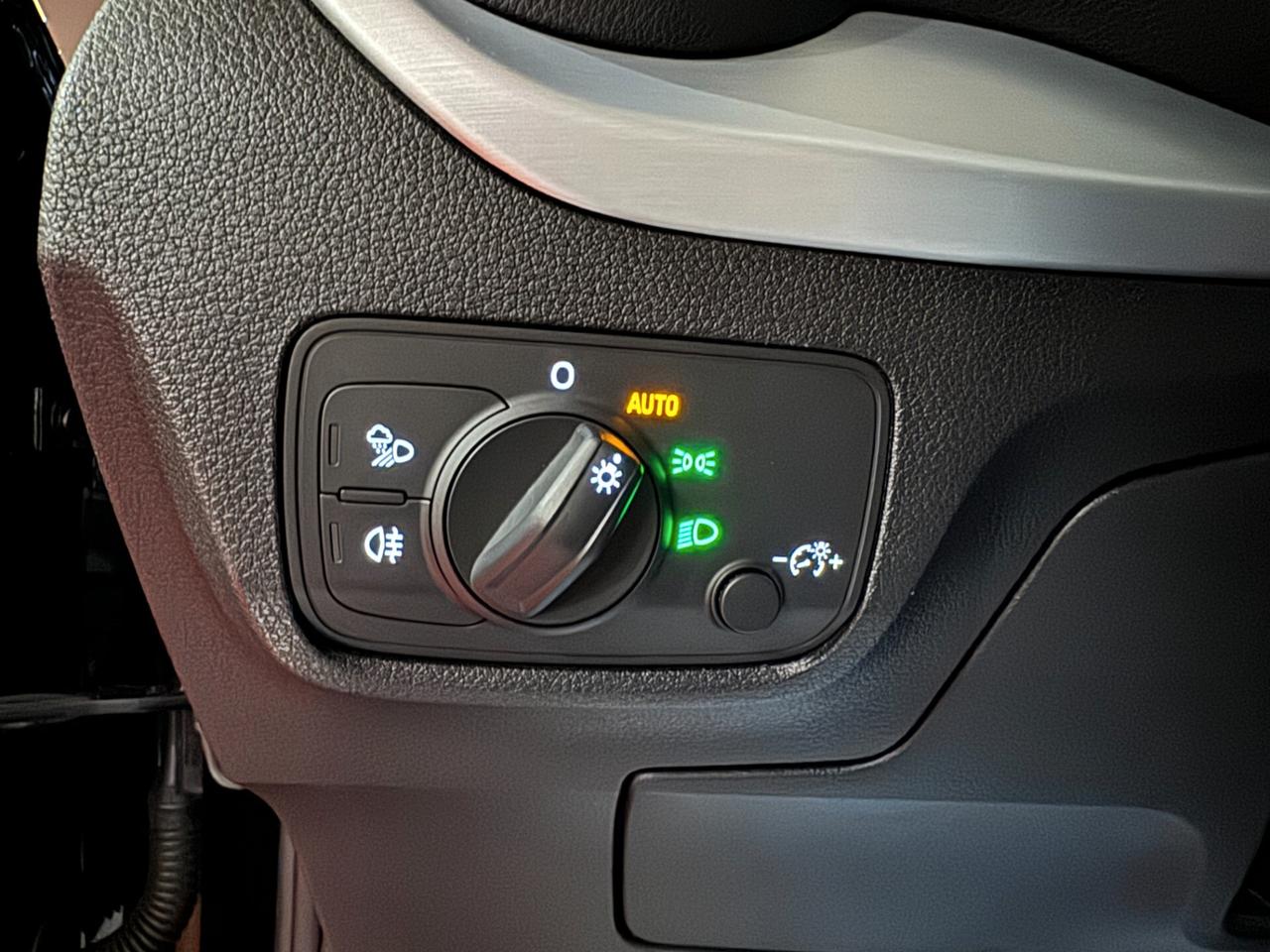 AUDI Q2 1.6 TDI S-TRONIC S-LINE NAVI PELLE XENO 18