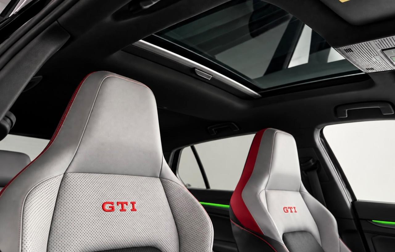 Volkswagen Golf GTI black style