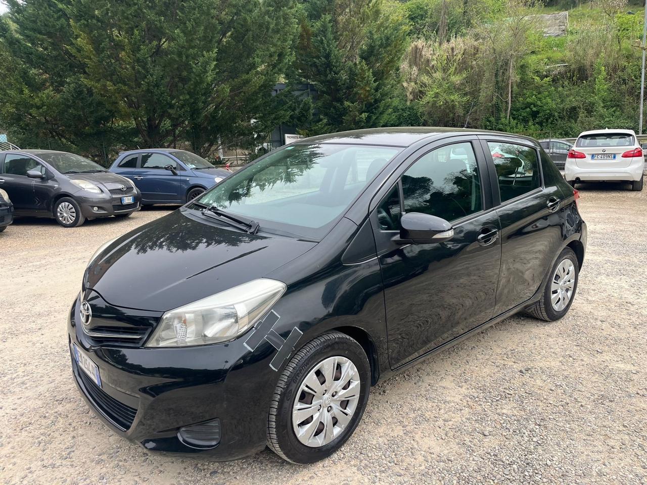 Toyota Yaris 1.0 Benzina - Neopatentati