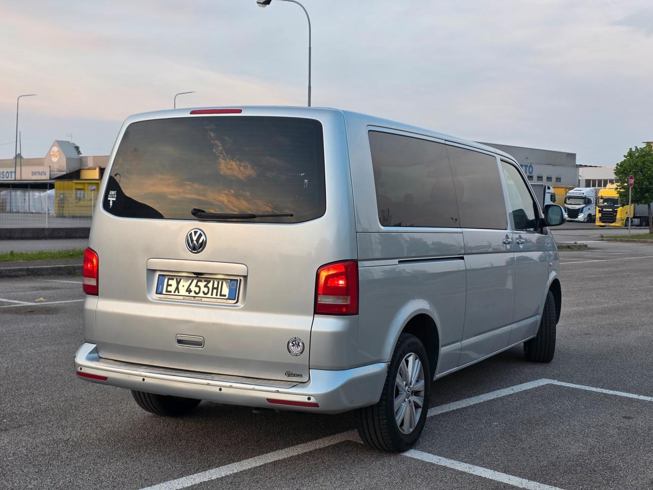 Volkswagen Caravelle 2.0 BiTDI 180CV DSG Highline